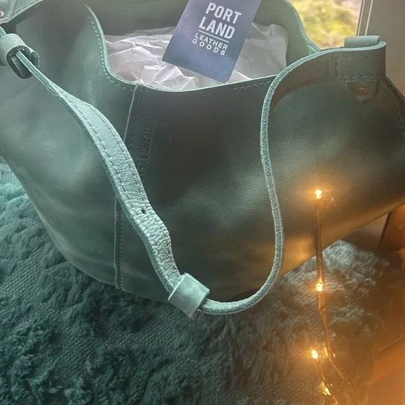 BRAND NEW FOREST GREEN PORTLANDβS LEATHER CO. Bucket bag/ strap : adjustable nwt - Picture 6 of 12